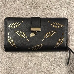 Elegant Black and Gold Women's Wallet